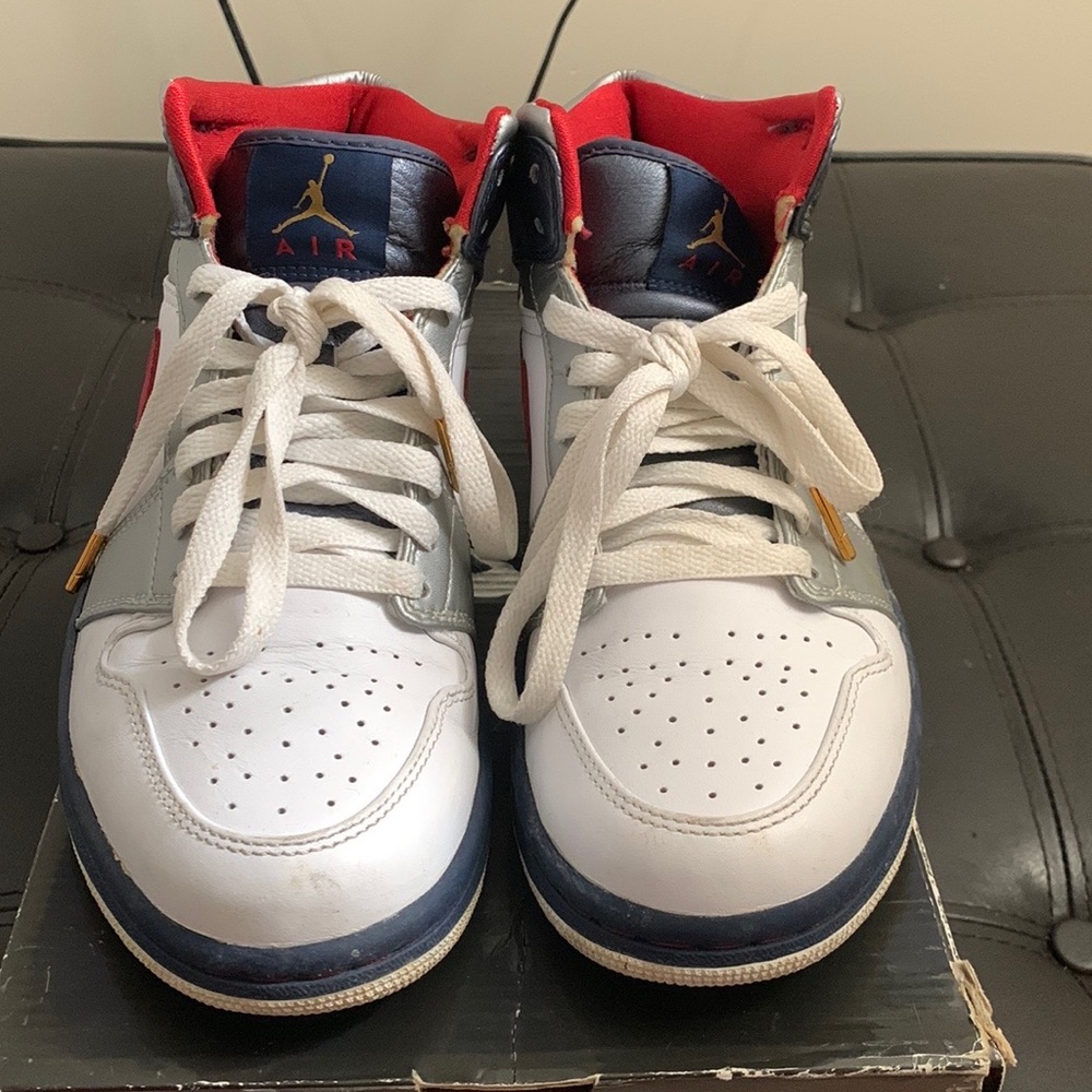 Air Jordan’s size 7 men